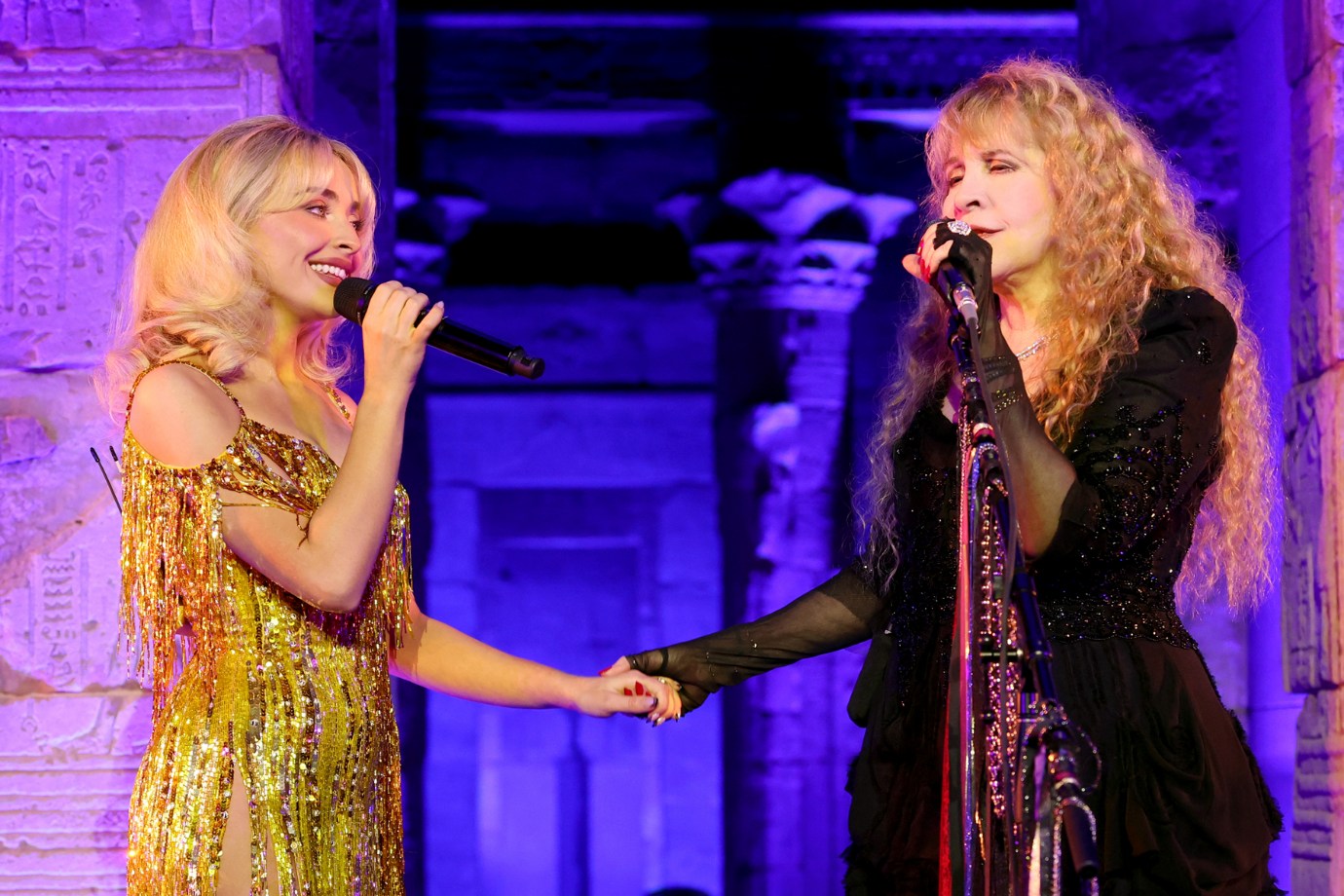 Sabrina Carpenter και Stevie Nicks ένωσαν τις φωνές τους στο Met Gala 2026 και σταμάτησαν τον χρόνο