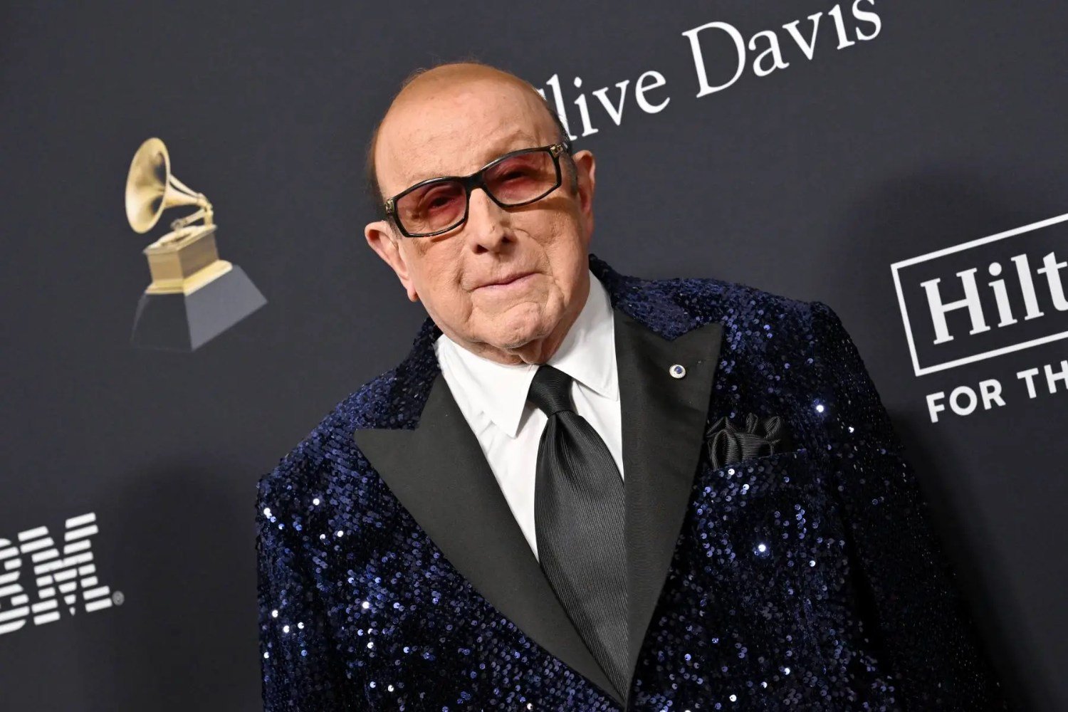 Clive Davis: Εσπευσμένα στο νοσοκομείο με λοίμωξη του αναπνευστικού ο θρυλικός μουσικός παραγωγός Clive Davis: Εσπευσμένα στο νοσοκομείο με λοίμωξη του αναπνευστικού ο θρυλικός μουσικός παραγωγός