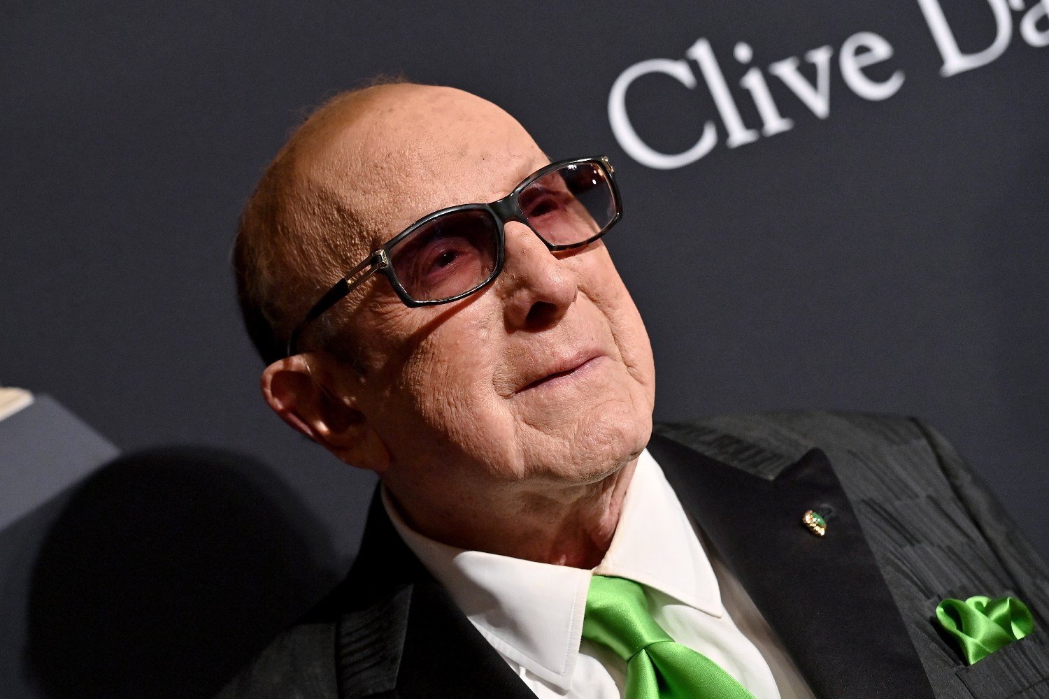 Clive Davis: Bruce Springsteen, Alicia Keys, Dionne Warwick και Barry Manilow δίνουν το «παρών» στην κηδεία του