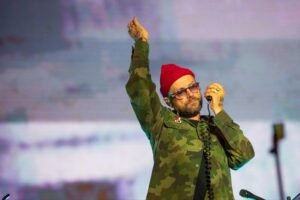 Ο Damon Albarn ύψωσε την παλαιστινιακή σημαία σε συναυλία των Gorillaz: «Μην είστε ποτέ ουδέτεροι»