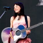 Η Holly Humberstone μοιράζεται το soundtrack της ζωής και των περιοδειών της – Τα τραγούδια που δεν σταματά να ακούει