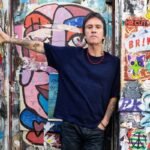Johnny Marr: Το «It’s Time» βρίσκει την αντίσταση μέσα στην ιδεαλιστική πλευρά του