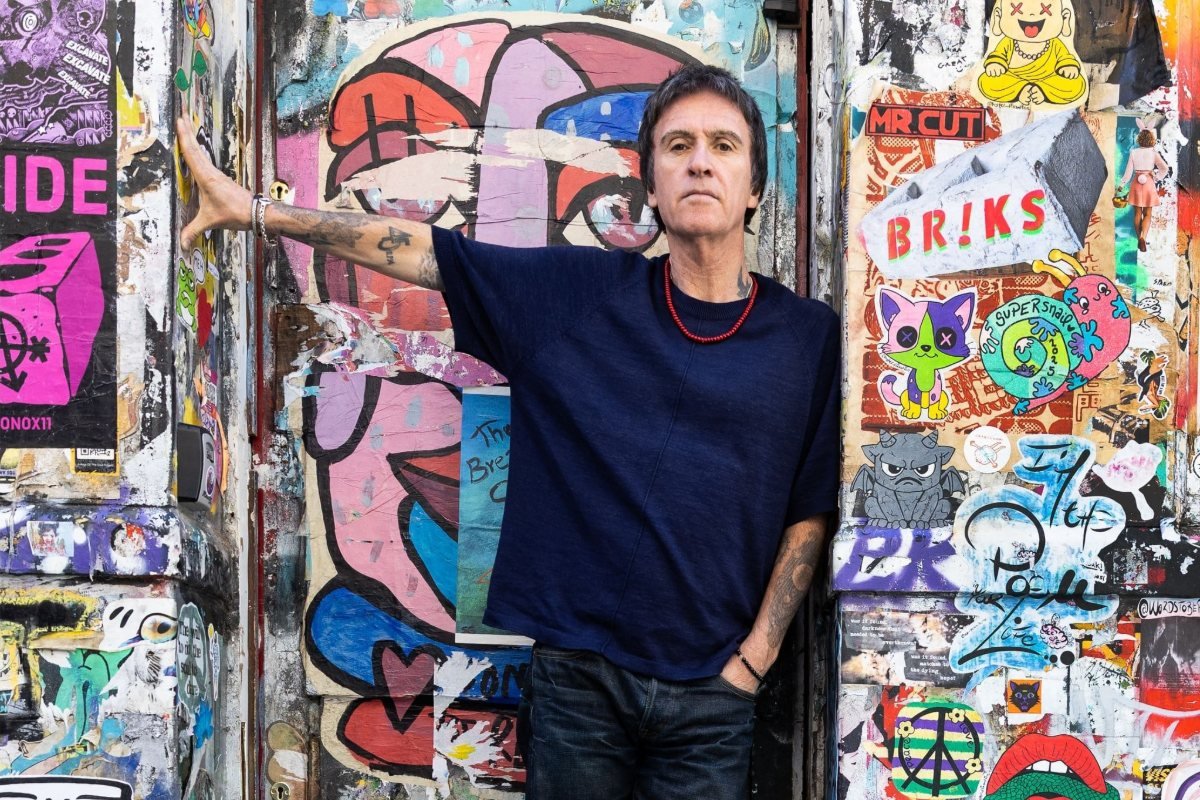 «The Age Of Everything»: Ο Johnny Marr επιστρέφει με νέο άλμπουμ για την τεχνολογία και την υπερφόρτωση πληροφοριών