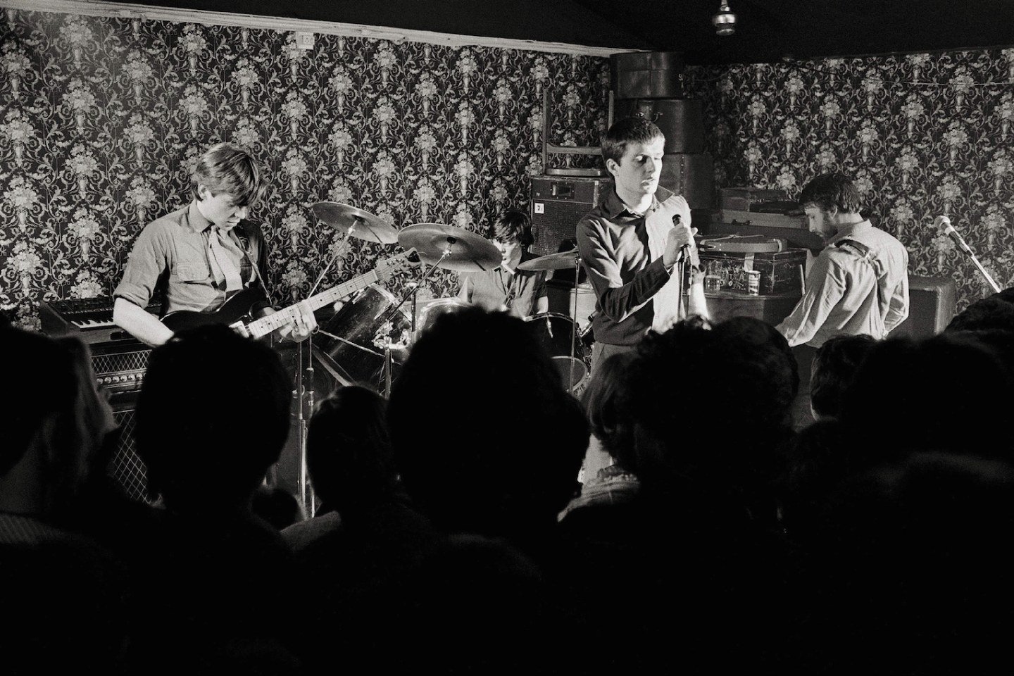 Joy Division: Το μνημειώδες box set «Eternal (Live)» ρίχνει φως στην πιο εκρηκτική και απρόβλεπτη πλευρά τους