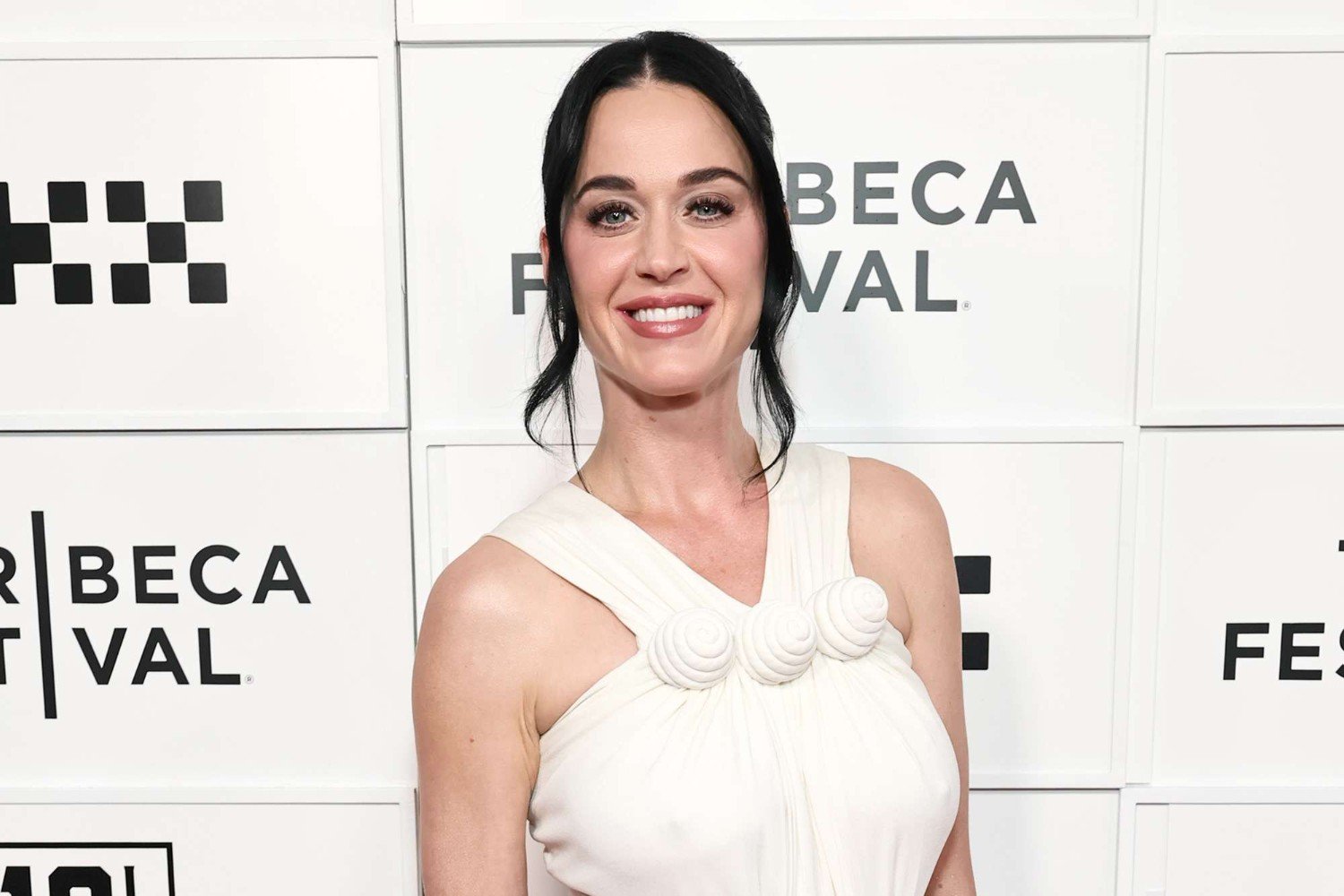 Η Katy Perry αφιερώνει τη νέα συναυλιακή ταινία της στους θαυμαστές της: «Ένα ευχαριστώ σε όσους με στήριξαν όλα αυτά τα χρόνια» Η Katy Perry αφιερώνει τη νέα συναυλιακή ταινία της στους θαυμαστές της: «Ένα ευχαριστώ σε όσους με στήριξαν όλα αυτά τα χρόνια»