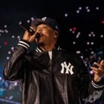 Jay-Z: Χάος στη συναυλία του στο Yankee Stadium – Εισβολή θεατών και πολύωρη καθυστέρηση