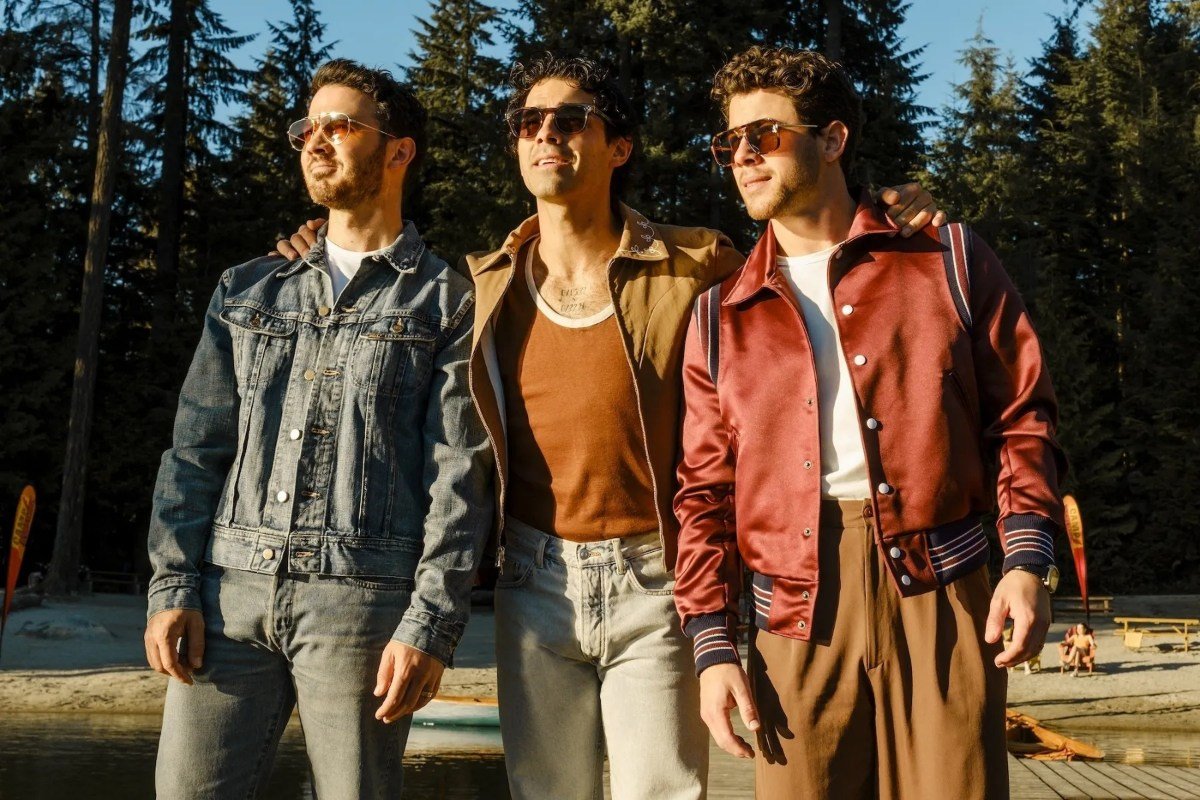 «Camp Rock 3»: Η πρώτη ματιά στην πολυαναμενόμενη ταινία ξυπνά τη νοσταλγία των εφηβικών καλοκαιριών μας