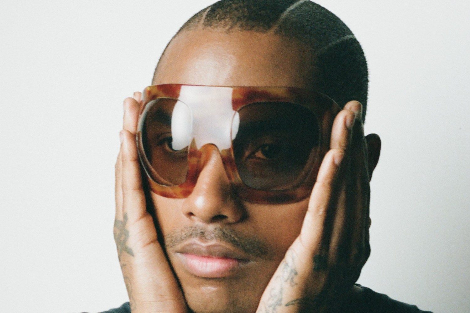 Steve Lacy: Το νέο άλμπουμ «Oh Yeah?» αποδεικνύει γιατί ανήκει στις πιο δημιουργικές φωνές της pop