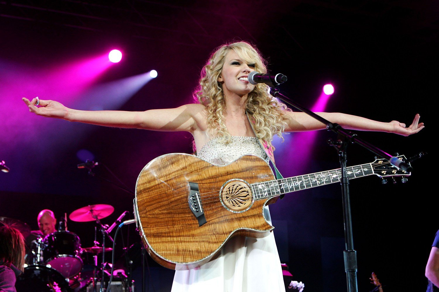 Σαν σήμερα η 16χρονη Taylor Swift μπήκε για πρώτη φορά στα charts – Η ημέρα που γεννήθηκε ένας μύθος