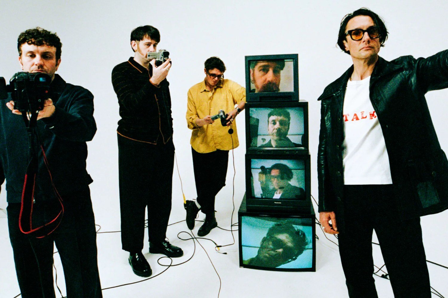 Yard Act: Το «You’re Gonna Need A Little Music» βρίσκει φως εκεί όπου κάποτε κυριαρχούσε ο κυνισμός