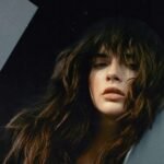 Η Cara Delevingne ανακοινώνει το πρώτο άλμπουμ της «Not Normal» και παρουσιάζει το «Crazy Baby»