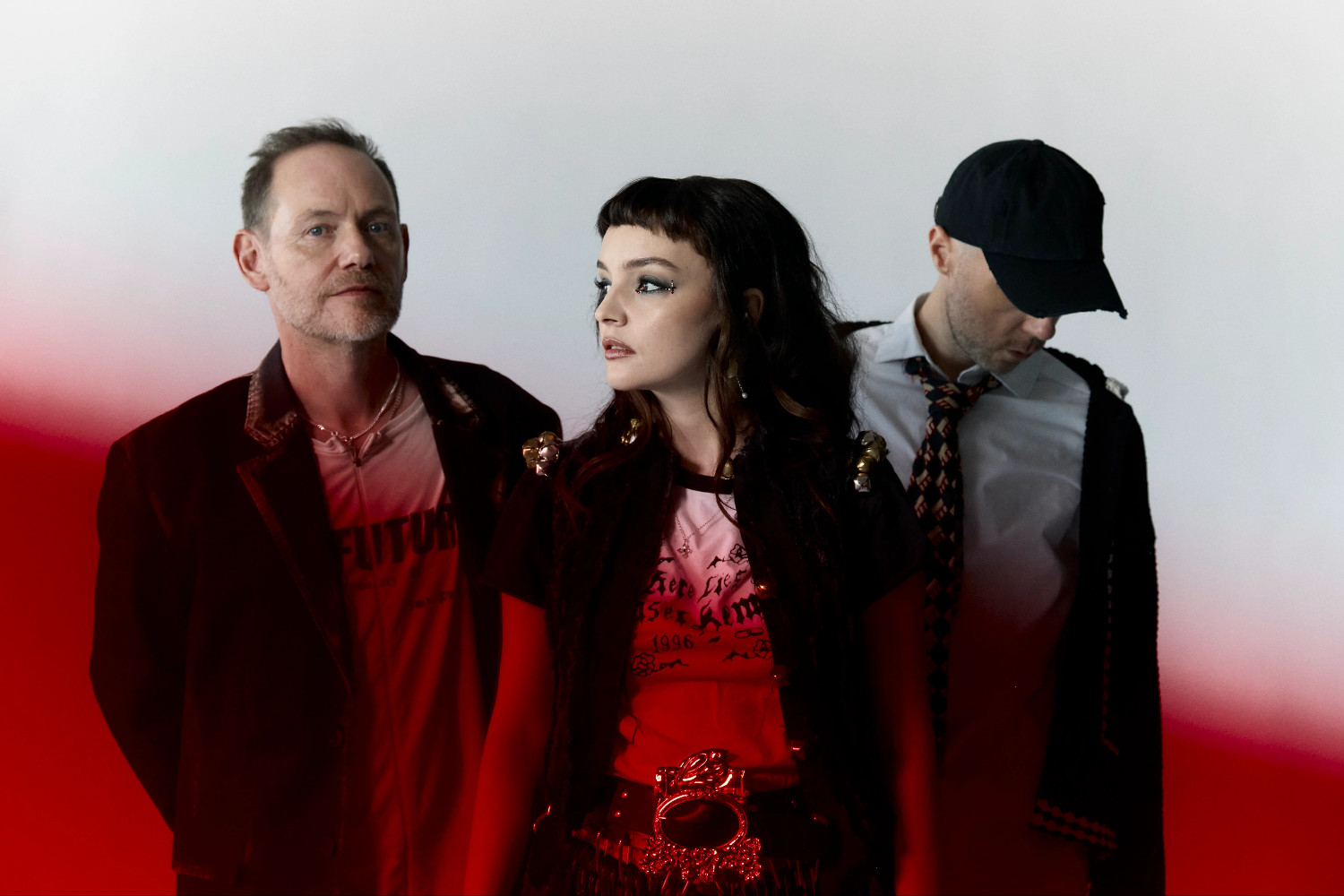 CHVRCHES: Το νέο single «Roses» κοιτάζει έναν κόσμο που μοιάζει να έχει χάσει τον δρόμο του CHVRCHES: Το νέο single «Roses» κοιτάζει έναν κόσμο που μοιάζει να έχει χάσει τον δρόμο του