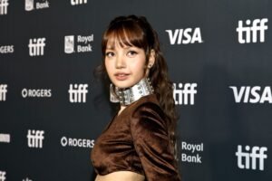 Η LISA απολογείται για τα παλιά βίντεο των BLACKPINK: «Πρέπει πραγματικά να ζητήσω συγγνώμη»