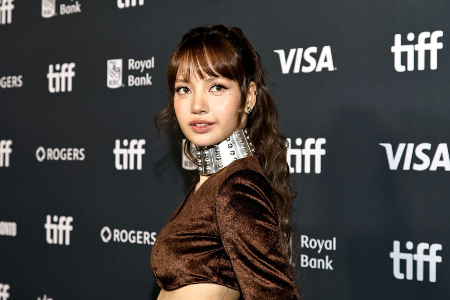 Η LISA απολογείται για τα παλιά βίντεο των BLACKPINK: «Πρέπει πραγματικά να ζητήσω συγγνώμη»