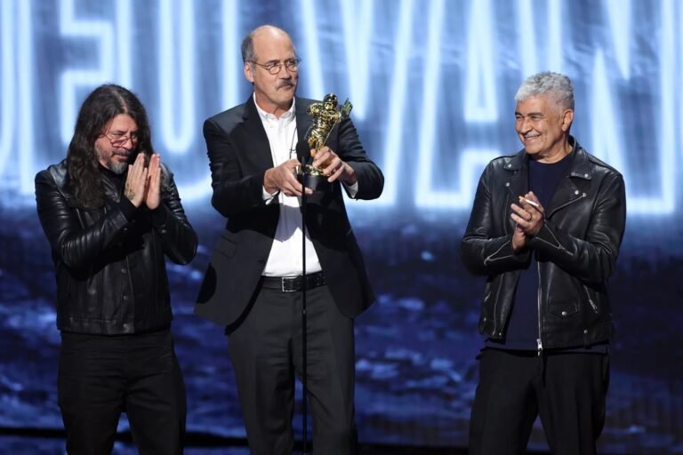MTV VMA 2026: Οι Nirvana επέστρεψαν στη σκηνή και τιμήθηκαν με το Video Vanguard Award