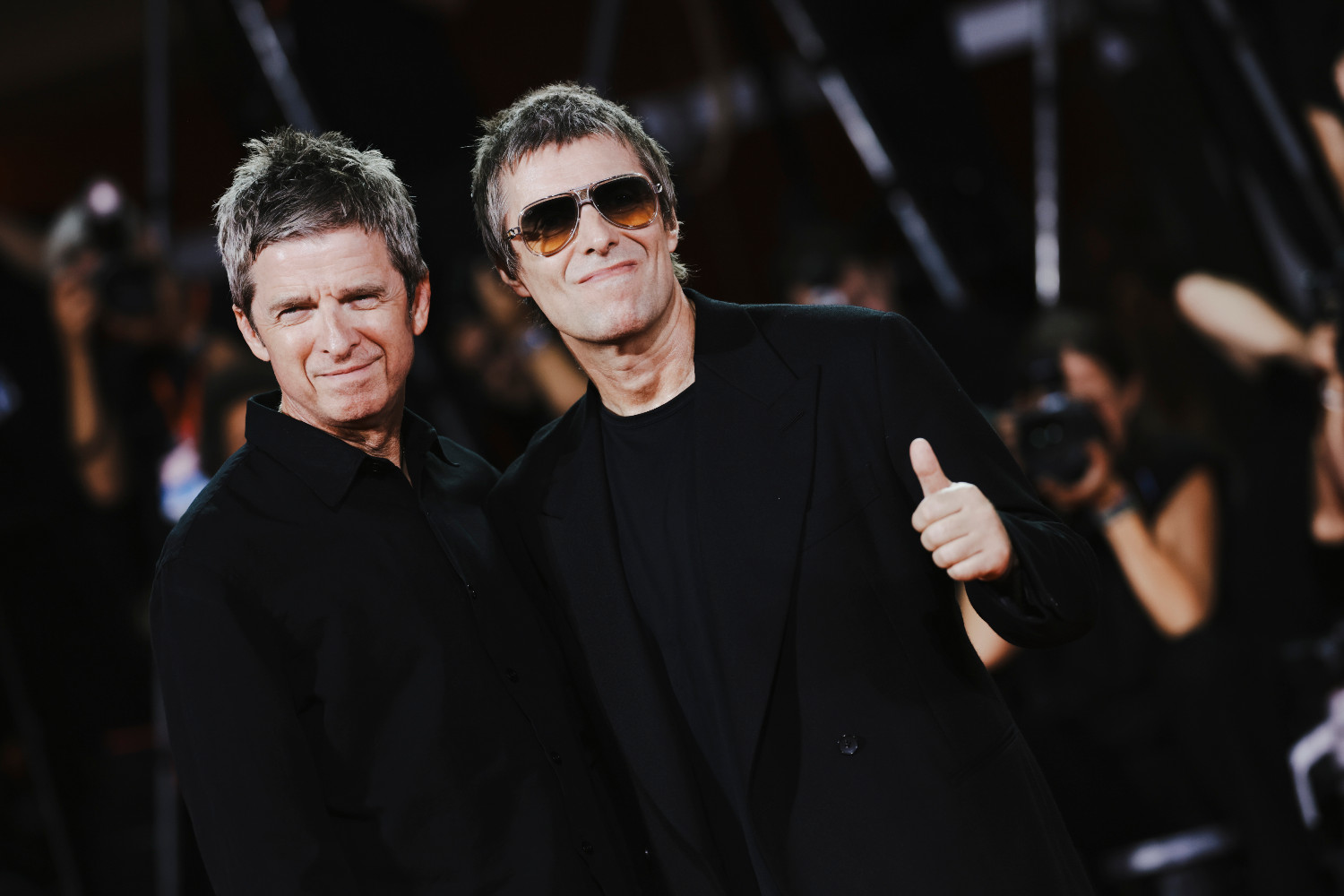 Oasis: Η Βενετία υποκλίθηκε στους Noel και Liam Gallagher – Δάκρυα και αποθέωση στην πρεμιέρα του ντοκιμαντέρ «Don’t Look Back in Anger»