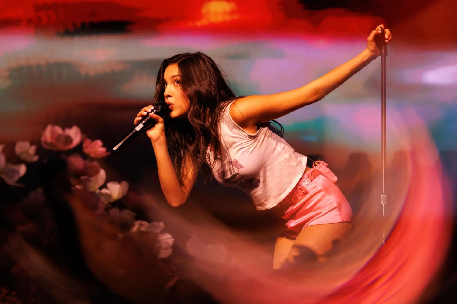 Olivia Rodrigo: Ξεκίνησε την περιοδεία «The Unraveled Tour» με ένα θεαματικό ταξίδι στις τέσσερις εποχές