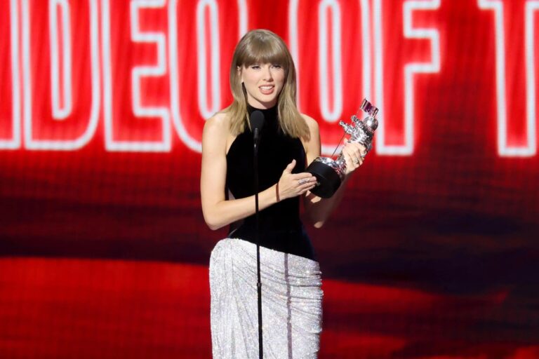 MTV VMA 2026: Η Taylor Swift αφιέρωσε το βραβείο για το Βίντεο της Χρονιάς στην Dolly Parton