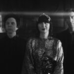 Yeah Yeah Yeahs: Το «Hidden in Pieces» ζωντανεύει στο Royal Albert Hall με ένα μαγικό live album
