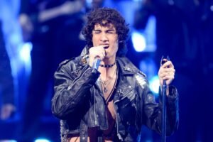 sombr: Ο κρυφός φόρος τιμής στον George Michael στα MTV VMA 2026 – Φόρεσε το αυθεντικό μπουφάν του «Faith»
