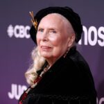 Η Joni Mitchell ορκίστηκε Αμερικανίδα πολίτης έπειτα από 62 χρόνια