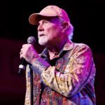 Beach Boys: Ο Mike Love αντιμετωπίζει «σοβαρά προβλήματα υγείας» – Η δύσκολη επιστροφή στη σκηνή