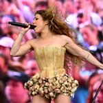 Η Slayyyter ακυρώνει την περιοδεία της λόγω λαρυγγίτιδας και ρήξης φωνητικών χορδών